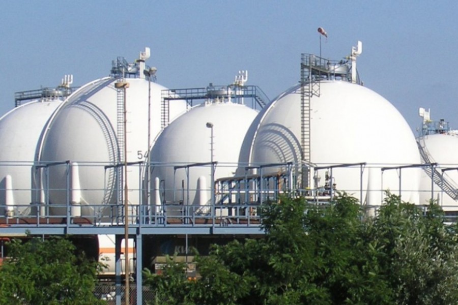 Как хранить нефть и нефтепродукты?