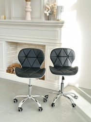 Стул на колесах | черный