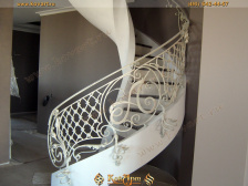 Кованая белая винтовая лестница с литерой