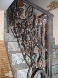 Лестница на металлическом каркасе под заказ (ЛО-2)