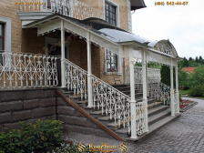 Огромный белый кованый козырек