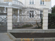 Черный кованый забор