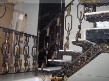 Эксклюзивная лестница на кованом каркасе