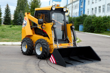 Минипогрузчики с бортовым поворотом серии ANT (радиальный/вертикальный подъем стрелы)