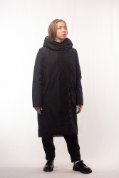 Женское зимнее пальто с поясом и объёмным капюшоном