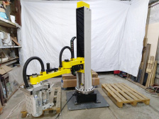 Робот (манипулятор) - укладчик ПЭТ бутылок (бутылей) с водой на паллету