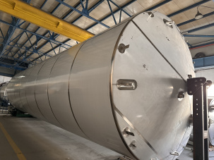 Резервуар ОХР вертикальный для хранения молока и других пищевых жидкостей