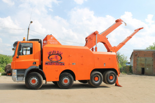 Грузовой тягач-эвакуатор