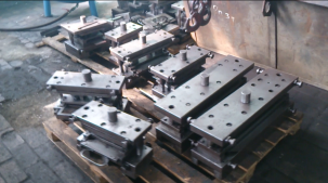 Комплект штампов для производства флажковых замков