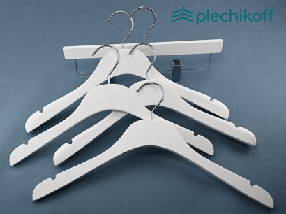 Вешалки-плечики для одежды из дерева и пластика PLECHIKOFF