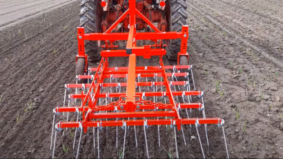 Штригельная борона для прополки чеснока
