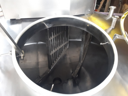 Вертикальный сыроизготовитель (ферментер) закрытого типа