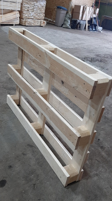 Новые деревянные поддоны паллеты