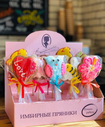 Леденцы и имбирные пряники на палочке