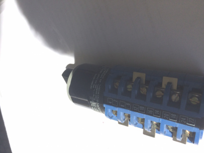 Кнопки, переключатели, лампочки