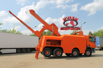 Грузовой тягач-эвакуатор