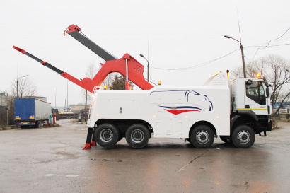 Грузовой тягач-эвакуатор