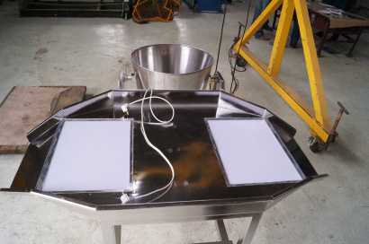 Стол для инспекции икры с двухсторонней выгрузкой