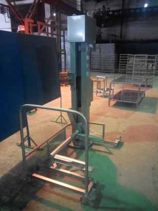 Столбовой (мачтовый) подъёмник-опрокидыватель передвижной