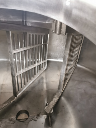 Вертикальный сыроизготовитель (ферментер) закрытого типа