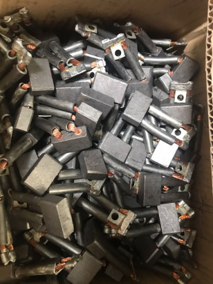 Использованные меднографитовые щетки