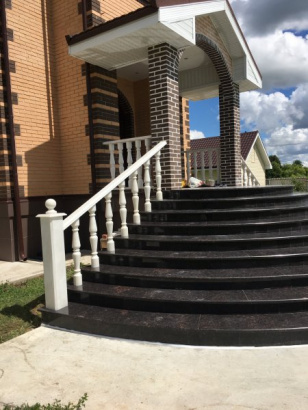 Ступени и столешницы из мрамора и гранита. Брусчатка. Монтаж