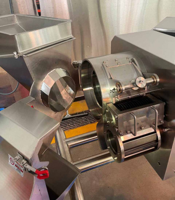 Машина для нарезки кубиками, бруском подмороженного продукта Leaddenmar Dicer L3300