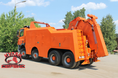 Грузовой тягач-эвакуатор