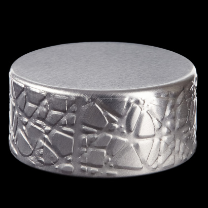 Эмбоссинг и дебоссинг на алюминиевых крышках и колпачках