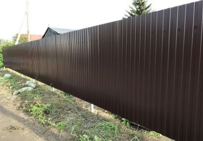Заборы из профнастила