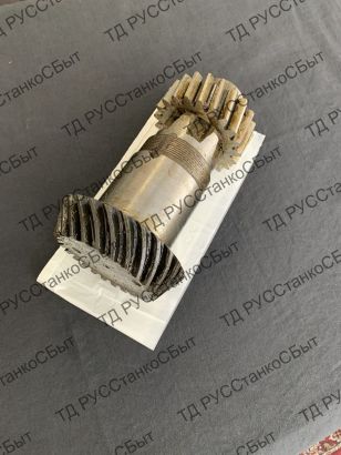 Вал-шестерня F400R 17.20.303 для фрезерного станка