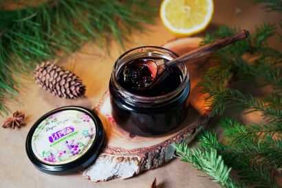 Ирга лесная - дикорастущая в сосновом сиропе из молодых сосновых шишек 250 гр