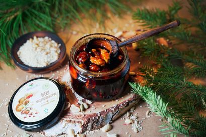 Ореховый микс в сиропе из молодых сосновых шишек 250 гр