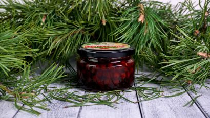 Лесная - дикорастущая красная рябина в сосновом сиропе из молодых сосновых шишек 250 гр