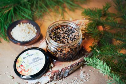 Микс из семечек (тыква, кунжут, подсолнечник) в сиропе из молодых сосновых шишек 250 гр 