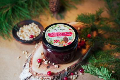 Сосновая паста из молодых сосновых шишек с лесной - дикорастущей брусникой и кедровым орехом 250 гр