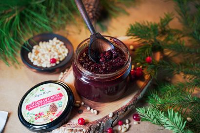 Сосновая паста из молодых сосновых шишек с лесной - дикорастущей брусникой и кедровым орехом 250 гр