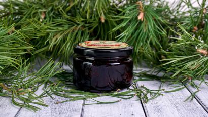 Молодые сосновые шишки с лесной - дикорастущей брусникой 250 гр