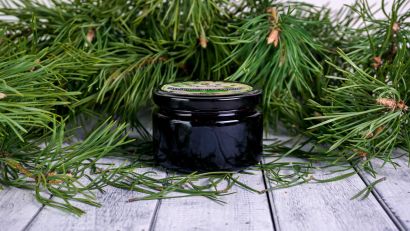 Лесная - дикорастущая черноплодная рябина в сосновом сиропе из молодых сосновых шишек 250 гр