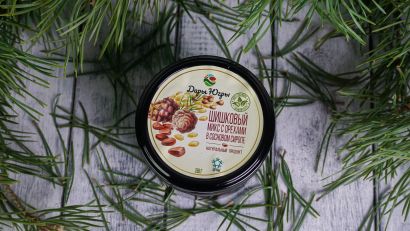 Микс из кедровой и сосновых шишек с кедровыми орешками в сосновом сиропе 250 гр 