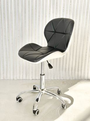 Стул на колесах | черный