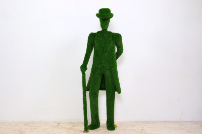 Топиарная фигура джентельмен в шляпе с тростью - газон Eco