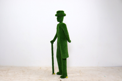 Топиарная фигура джентельмен в шляпе с тростью - газон Eco