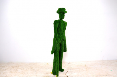 Топиарная фигура джентельмен в шляпе с тростью - газон Eco