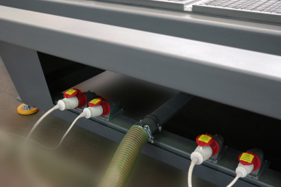 3200 серия Двухшпиндельный трехкоординатный фрезерно-гравировальный станок с ЧПУ