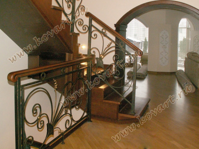 Лестница на металлическом каркасе под заказ (ЛО-3)