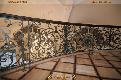 Кованые ограждения для балкона в доме