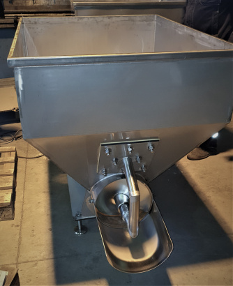 Дозатор фарша шнековый