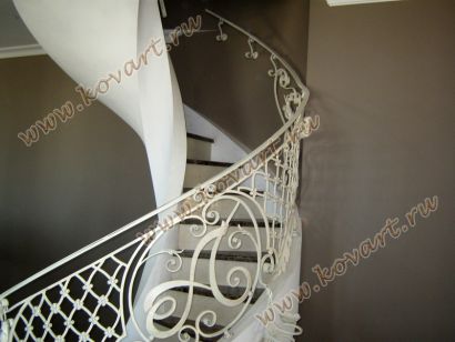 Лестница на металлическом каркасе под заказ (ЛО-1)