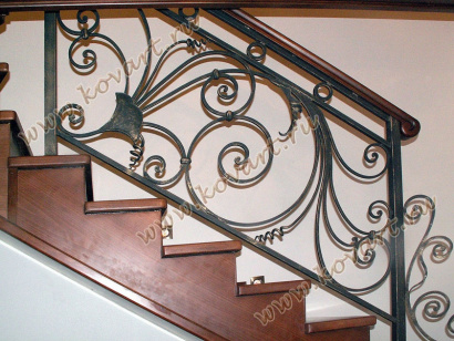 Лестница на металлическом каркасе под заказ (ЛО-3)